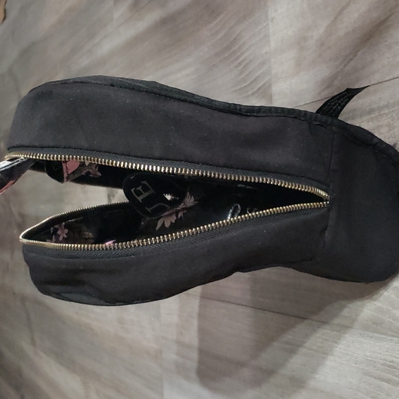 GUESS Gesabel Convertible Gym Backpack Mini Floral - Picture 10 of 11